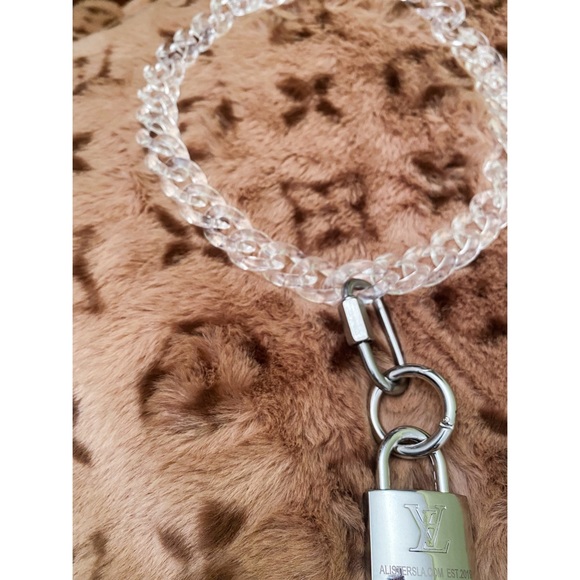 UNION original Cuban Padlock Necklace 🔐 - Picture 4 of 5